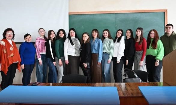 Поезія, що надихає: зустріч із випускницею Інною Кондратюк